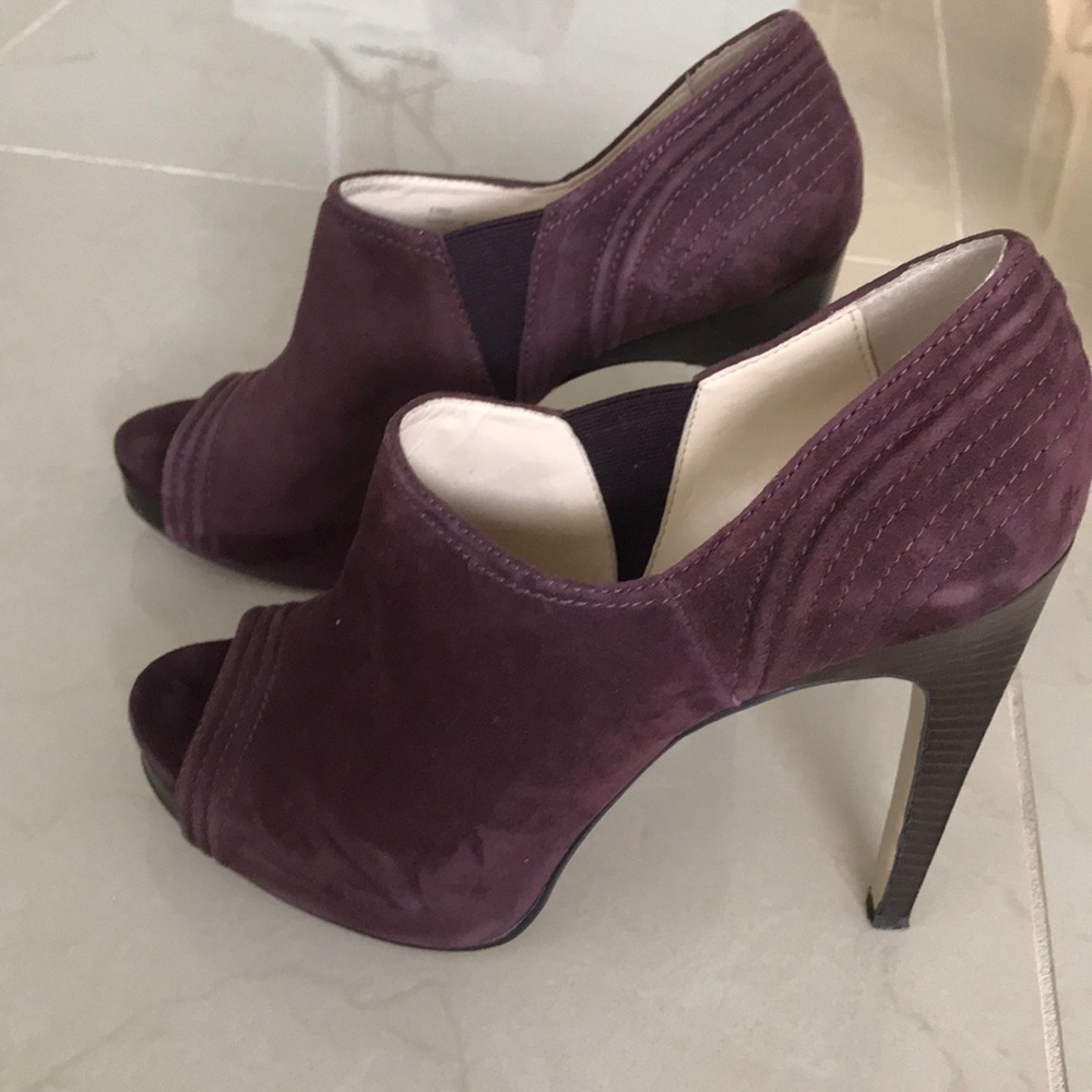 Auth. Calvin Klein peep toe booties